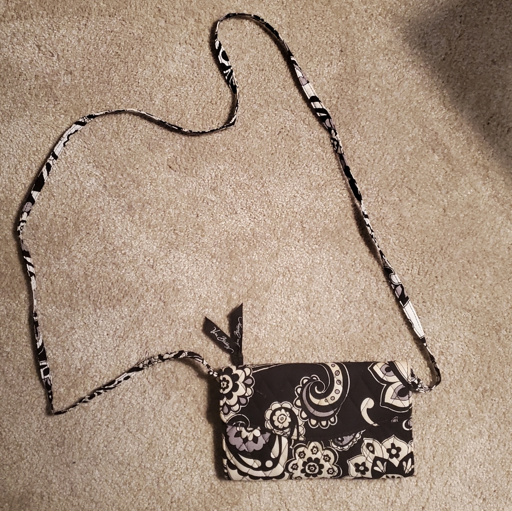 Vera Bradley cross body wallet 🍒